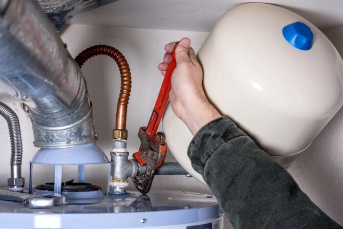 Emergency plumber in Wayland Hinkle Plumbing Co
