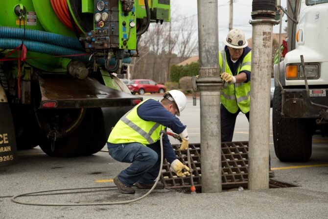 Emergency plumber in North Reading Service Pumping & Drain Co., Inc.