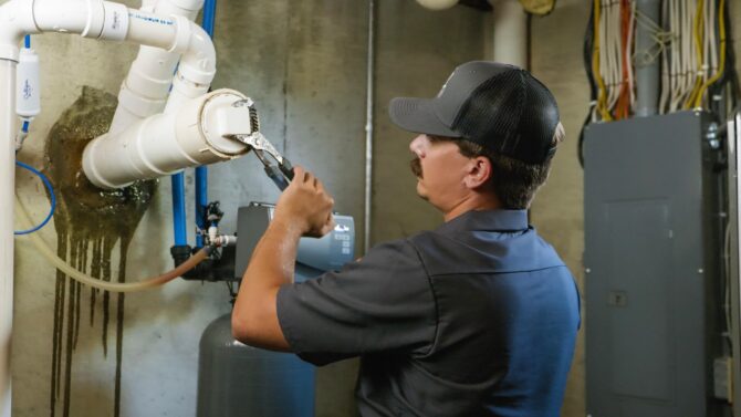 Emergency plumber in Kalamazoo WHITNEY SERVICES Emergency plumber in Kalamazoo WHITNEY SERVICES