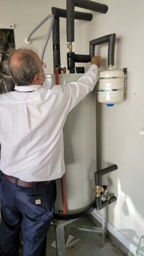 Emergency plumber in Van Nuys CrackerJack Air and Plumbing Pros